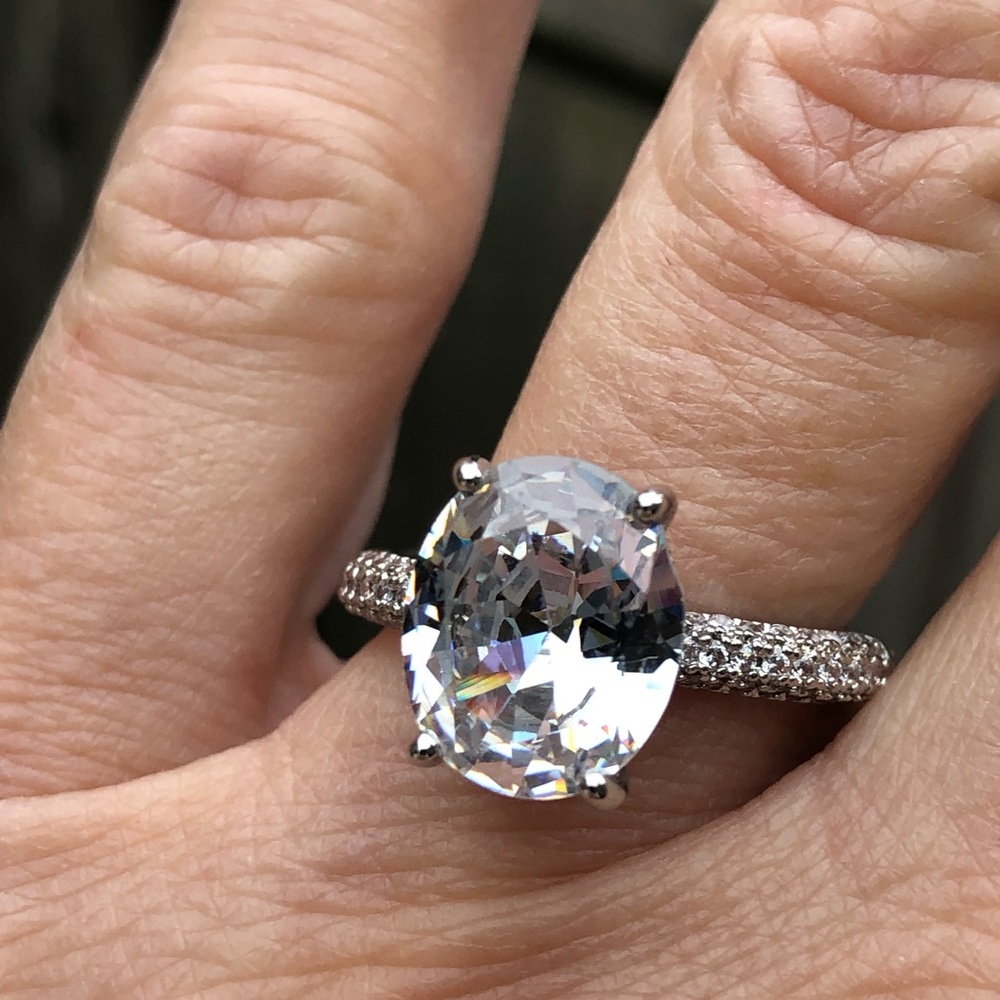 NEW Ring 3.6 CT white sapphire stamped 925. Simulated stone.